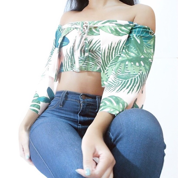 Pretty Little Thing Off the Shoulder Top - Picture 3 of 8